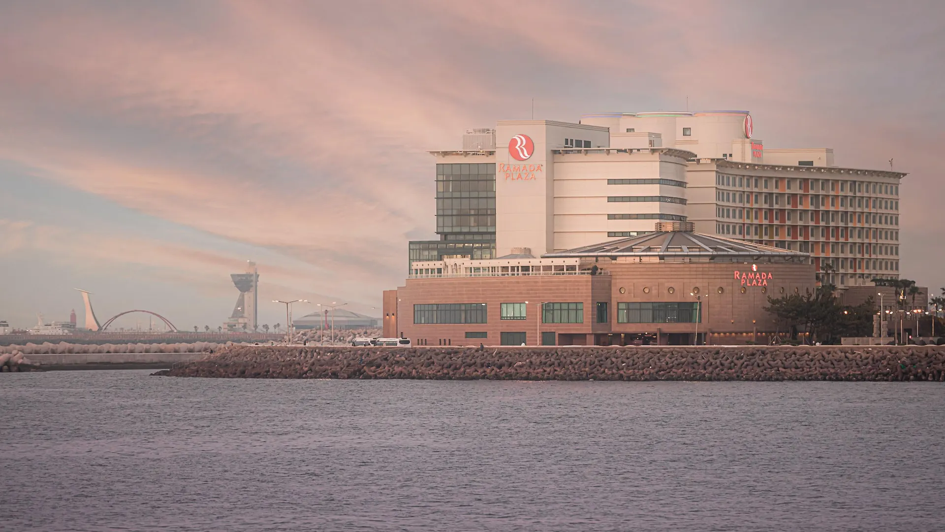 Hotel Ramada Plaza By Wyndham Jeju Ocean Front