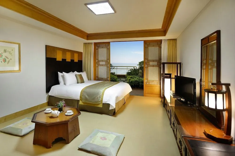 Hotel Ramada Plaza By Wyndham Jeju Ocean Front 5*,