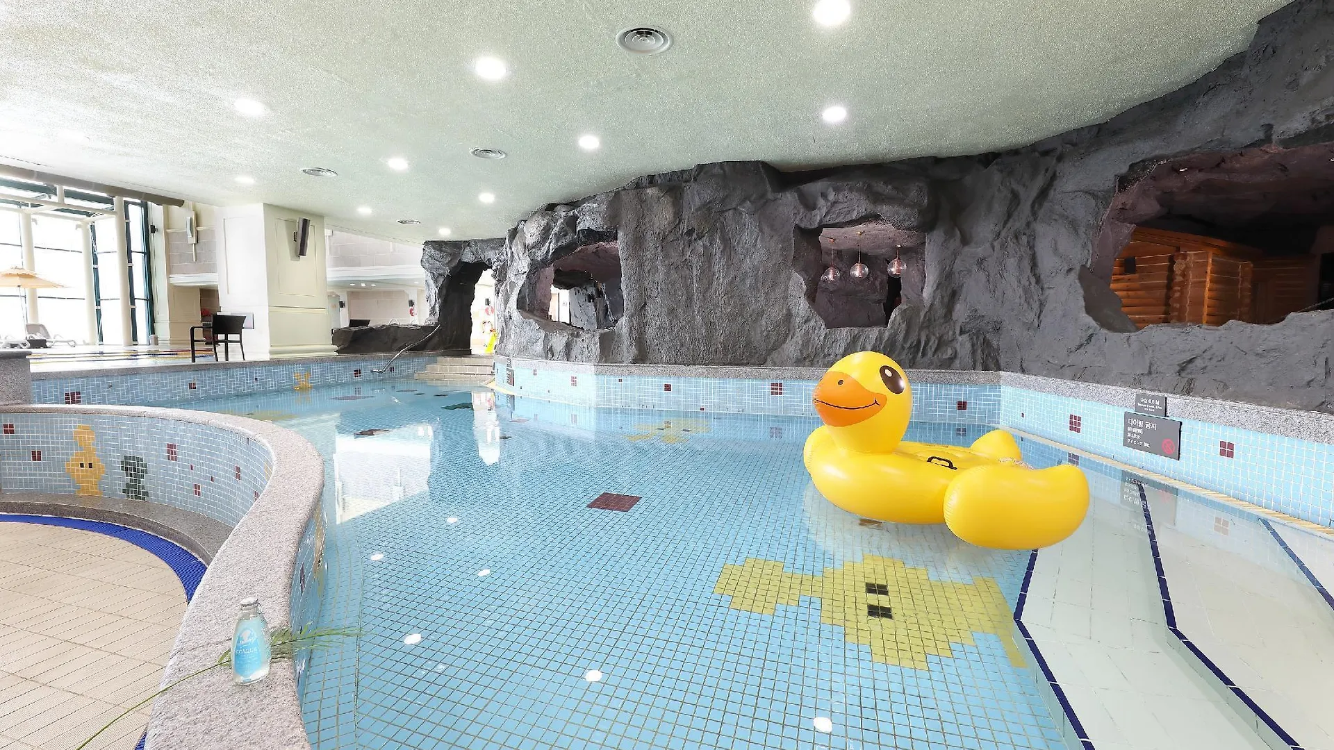 Hotel Ramada Plaza By Wyndham Jeju Ocean Front